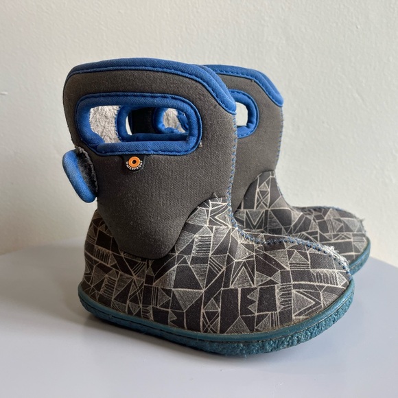 BOGs slip in winter boots, toddler size 7. Blue gray pattern. Waterproof warm - Picture 4 of 6
